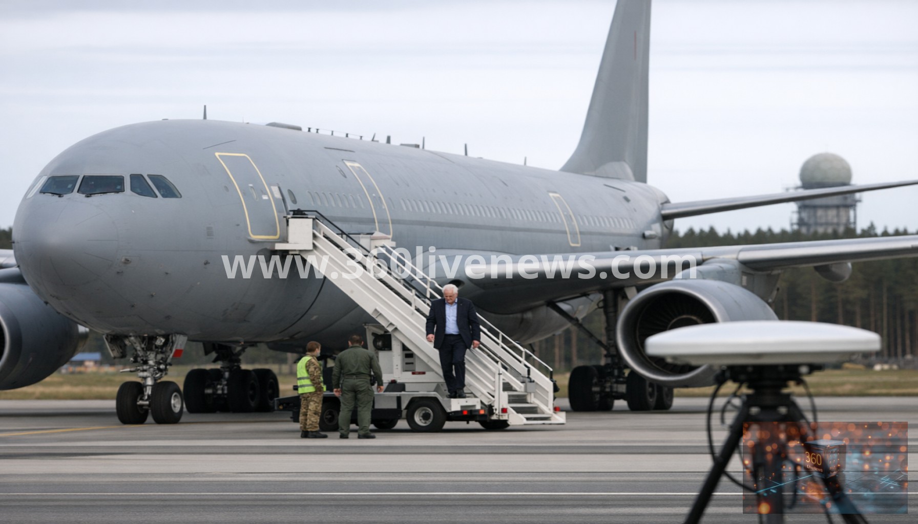 RAF jet carrying UK defence secretary had GPS signal jammed near Russian border