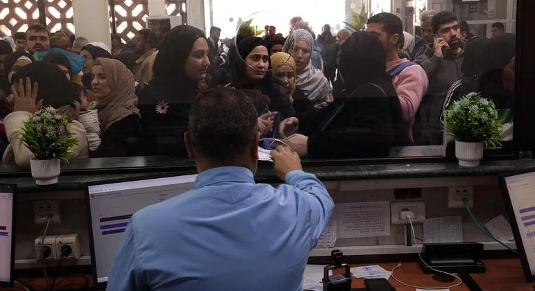 Over 200,000 flee Lebanon amid Israeli strikes; vital food aid blocked to Syria