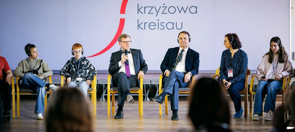 German Foreign Minister Visits Historic Polish Site to Honor WWII Resistance