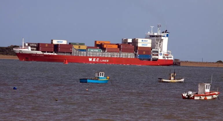 Tensions escalate in Strait of Hormuz; 10-day Lebanon-Israel ceasefire holds despite UN peacekeeper death