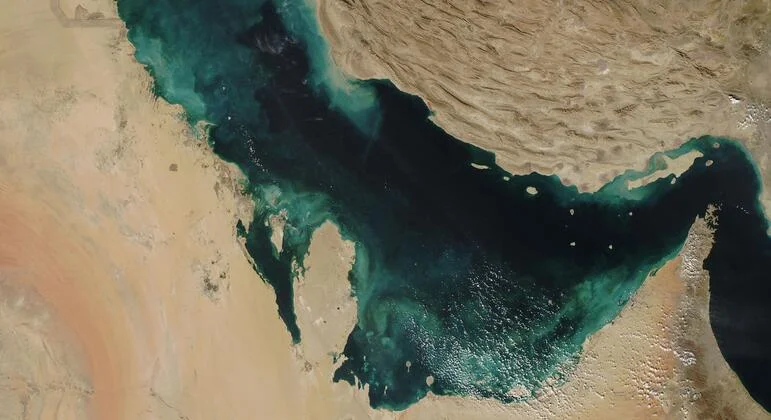 US-Iran strikes drive shipping traffic lower in Strait of Hormuz as tensions rise