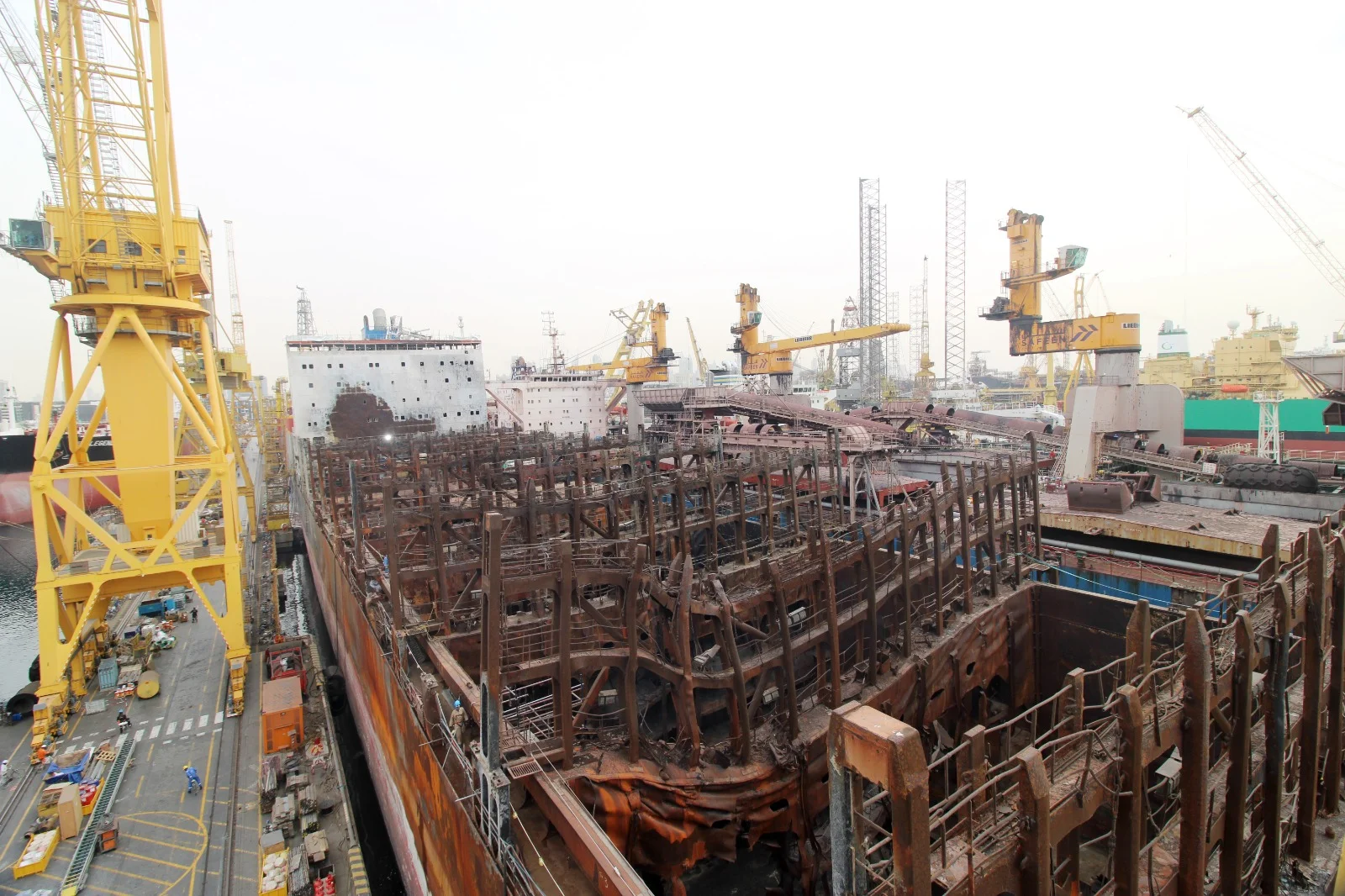 Drydocks World completes complex green ship recycling project in Dubai